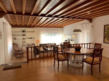 Velez Nazari Los Acantos