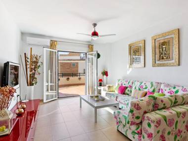 Modern Apartment in La Herradura with Sea Nearby