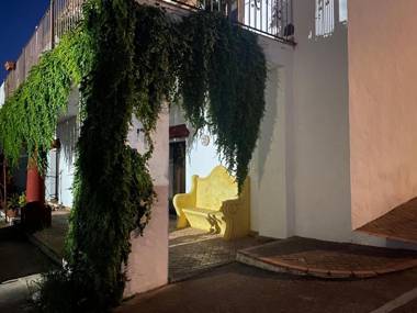Apartamentos Turísticos - Hostal Los Alisos