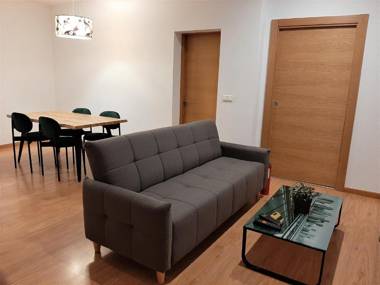 The Lucky Flats - Artilleros