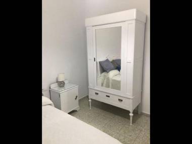 15 Minutes walk to the city centre and beach 3 bedroom Apartment Deluxe -esp1yr