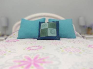 Deluxe 3 bedroom Apartment Balcony 15 minutes walk to city and beach sys2