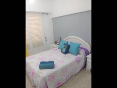 Deluxe 3 bedroom Apartment Balcony 15 minutes walk to city and beach sys2