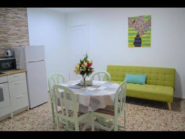 Beautiful 1 bedroom Apartment with gallery and Air Conditioning cb6yr