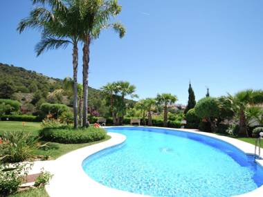 Luxurious apartment with shared pool near 18-hole golf course near the coast