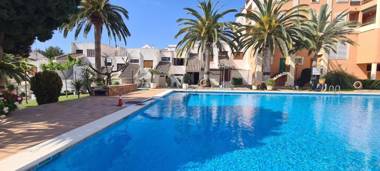 CASA ADOSADA CON JARDIN EN SEGUNDA LINEA FUENTEMAR Albert Villas