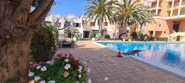 CASA ADOSADA CON JARDIN EN SEGUNDA LINEA FUENTEMAR Albert Villas