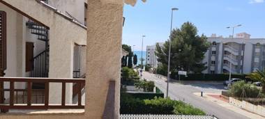 CASA ADOSADA CON JARDIN EN SEGUNDA LINEA FUENTEMAR Albert Villas