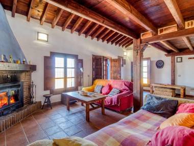 Pretty Cottage in Alcaucín with Private Swimming Pool