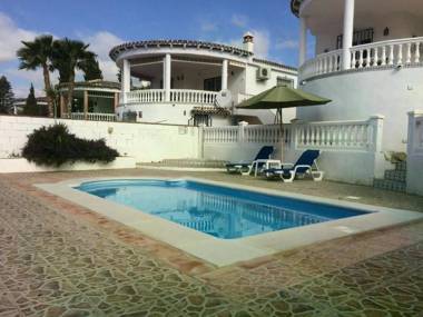Nice holiday home with private swimming pool 25 minutes from Torre del Mar