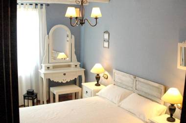 4 bedrooms house with shared pool enclosed garden and wifi at Alcaracejos