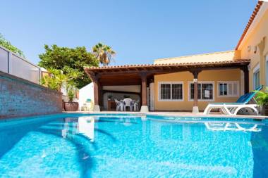 Luxury Casa Ajabo with heated pool