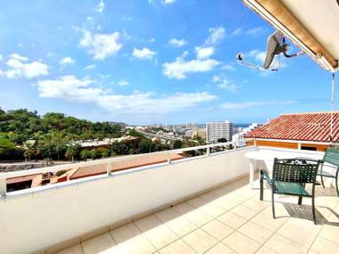 Apartamento bonita vistas al mar o piscina Wifi cerca de Playa de Las Americas en el Sur de Tenerife