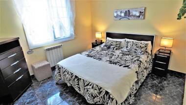 Bianca Seaview & Beach Apartment