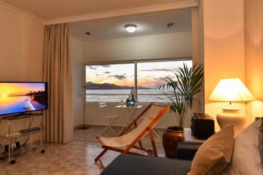 Las Canteras Seafront Apartment