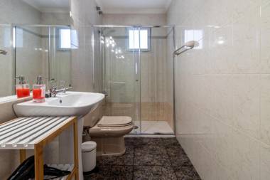 Flatguest Cicer - 3BDR + Balcony + Beach