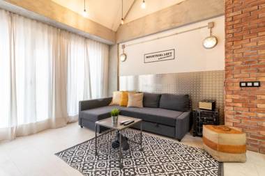 Flatguest Industrial Loft by Marina Suites - SCOOTERS - WIFI