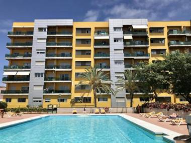 Apartment with extensive gardens PARKING GYM terrace and pool