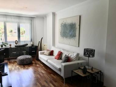 Apartment with extensive gardens PARKING GYM terrace and pool