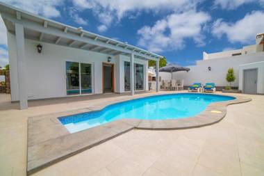 Villa Amanda - 3 Bedroom villa - Jacuzzi and heated pool - Pool table - Perfect for families