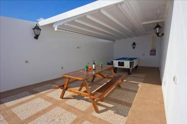 Villa Okie - Lovely 3 bedroom villa - Perfect for families - Great pool area and sea views