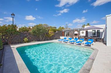 Casa Penyas Blancas Dos - 4 bedroom villa - WiFi and Air Conditioning - Perfect for families