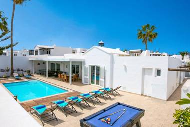 Villa Ana Maria by Villa Plus