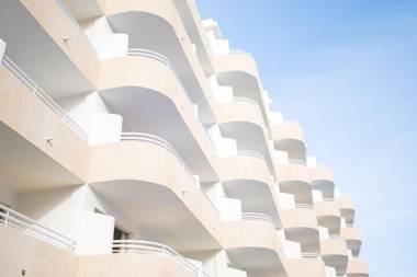 Adults Only Sunny Quiet Apartment in Center of Las Americas