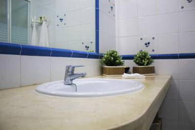 Mar y piscina en Costa del Silencio