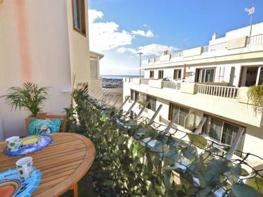 Comfortable apartment just steps from the beach of Los Cristianos