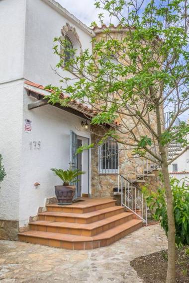 Empurialola -Encantadora Casa con jardin cerca del centro -142