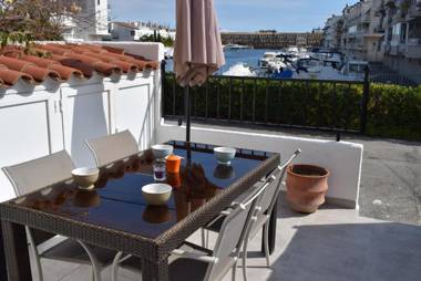 Casa con 3 Habitaciones amarre y Wifi ref 195