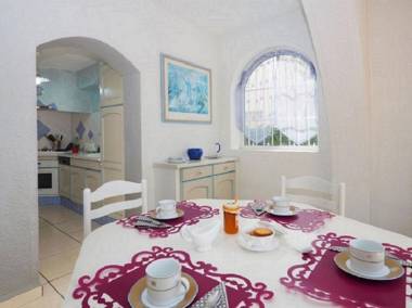 Casa con 4 dormitorios con piscina y amarres privados ref 354