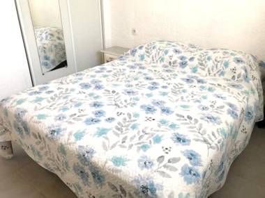 2 bedrooms appartement with enclosed garden at Empuriabrava 1 km away from the beach