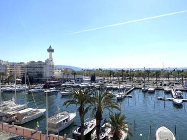 Port Grec 3 - Piso vista al puerto y montana