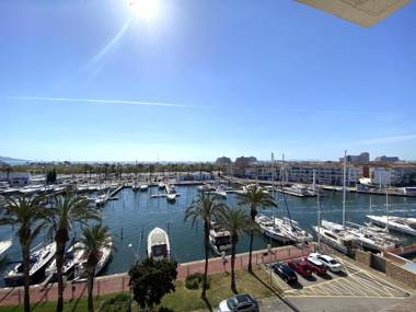 Port Grec 3 - Piso vista al puerto y montana