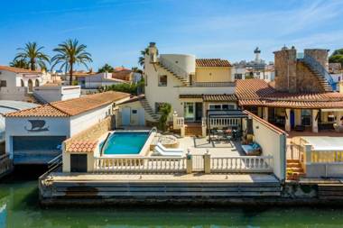 Casa con piscina en la mejor zona de Empuriabrava