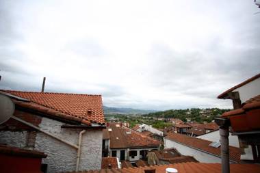 Axula by Smiling Rentals