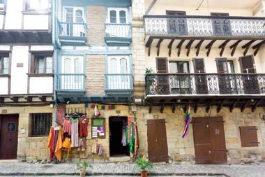 Kabia by Smiling Rentals