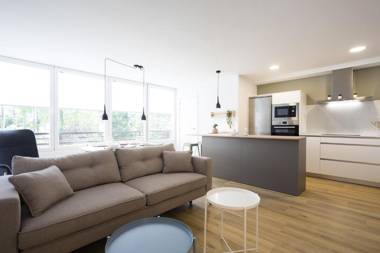 OLABIDE 2 by Smiling Rentals