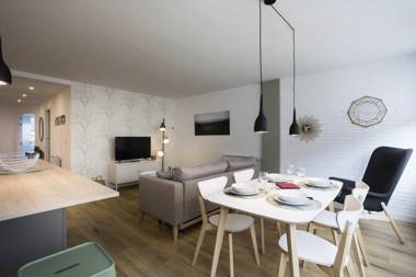 OLABIDE 2 by Smiling Rentals