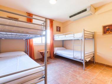 Fantastic holiday home for 14 persons in Sant Pere Pescador with private pool