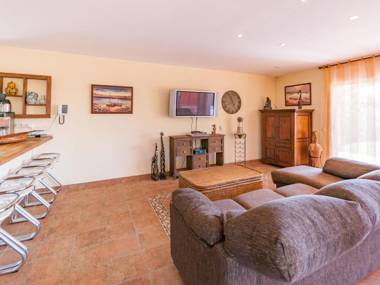 Fantastic holiday home for 14 persons in Sant Pere Pescador with private pool