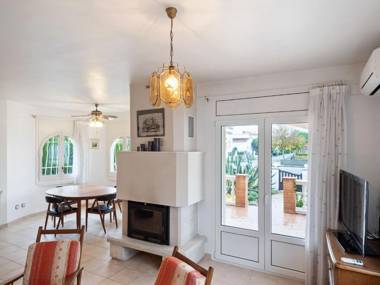 Peaceful Holiday home in Sant Pere Pescador With Swimming Pool