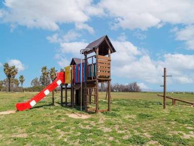 Delightul Holiday Home in St Pere Pescador with Terrace