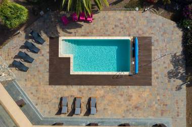 Oasis Villa with swimming pool in 4000m2 garden