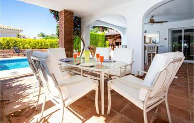 Five-Bedroom Holiday Home in Riviera del Sol