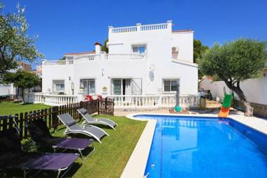 VILLA ALBADA Only Families