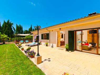 Villa Can Coll de Sencelles Sa Vileta pool and views