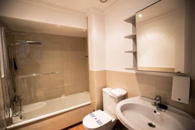 Bed and Snow Art Apartments